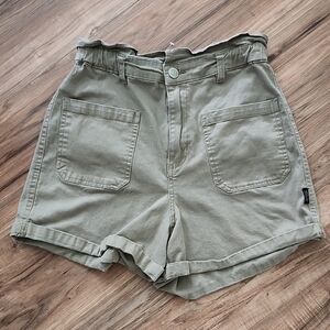 💙Silver Jeans - Like NEW Sage Cargo Shorts
